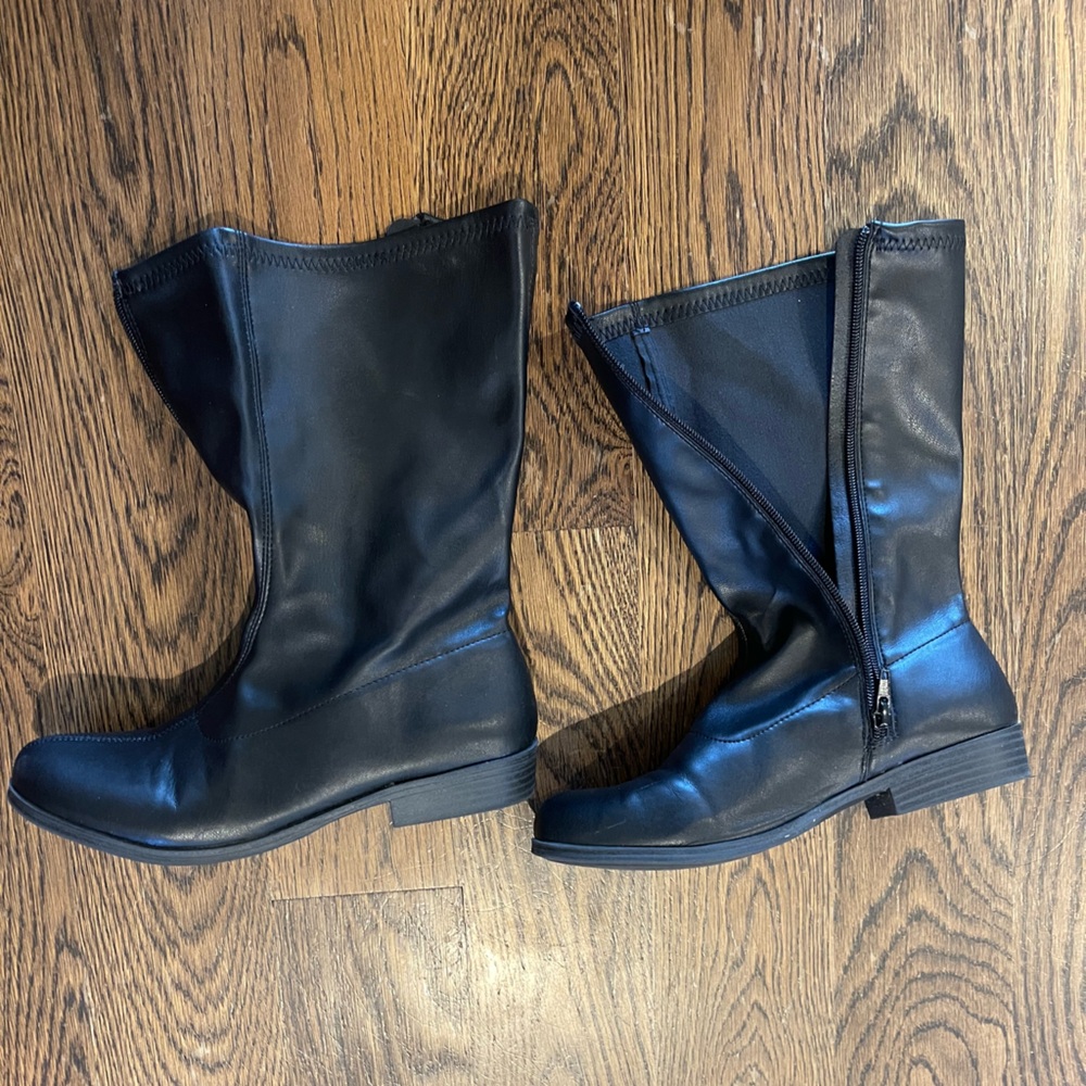 Black boots kids size 6 MIA